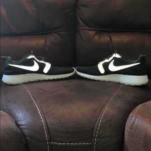 Nike Roshe Runs all army green